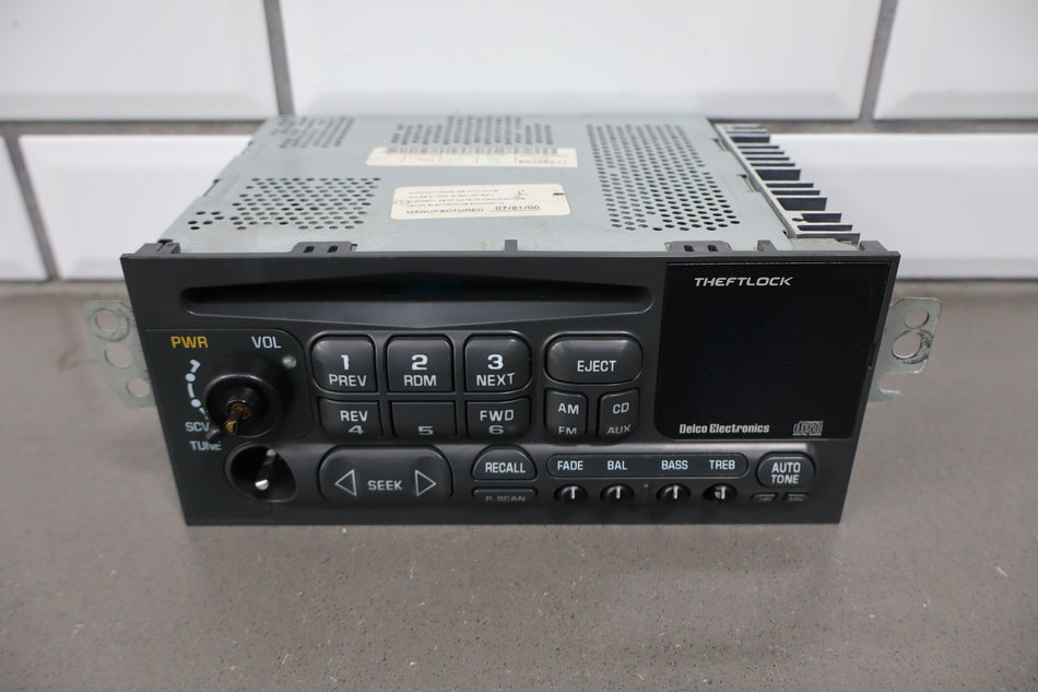 2001 Chevrolet Corvette- Radio