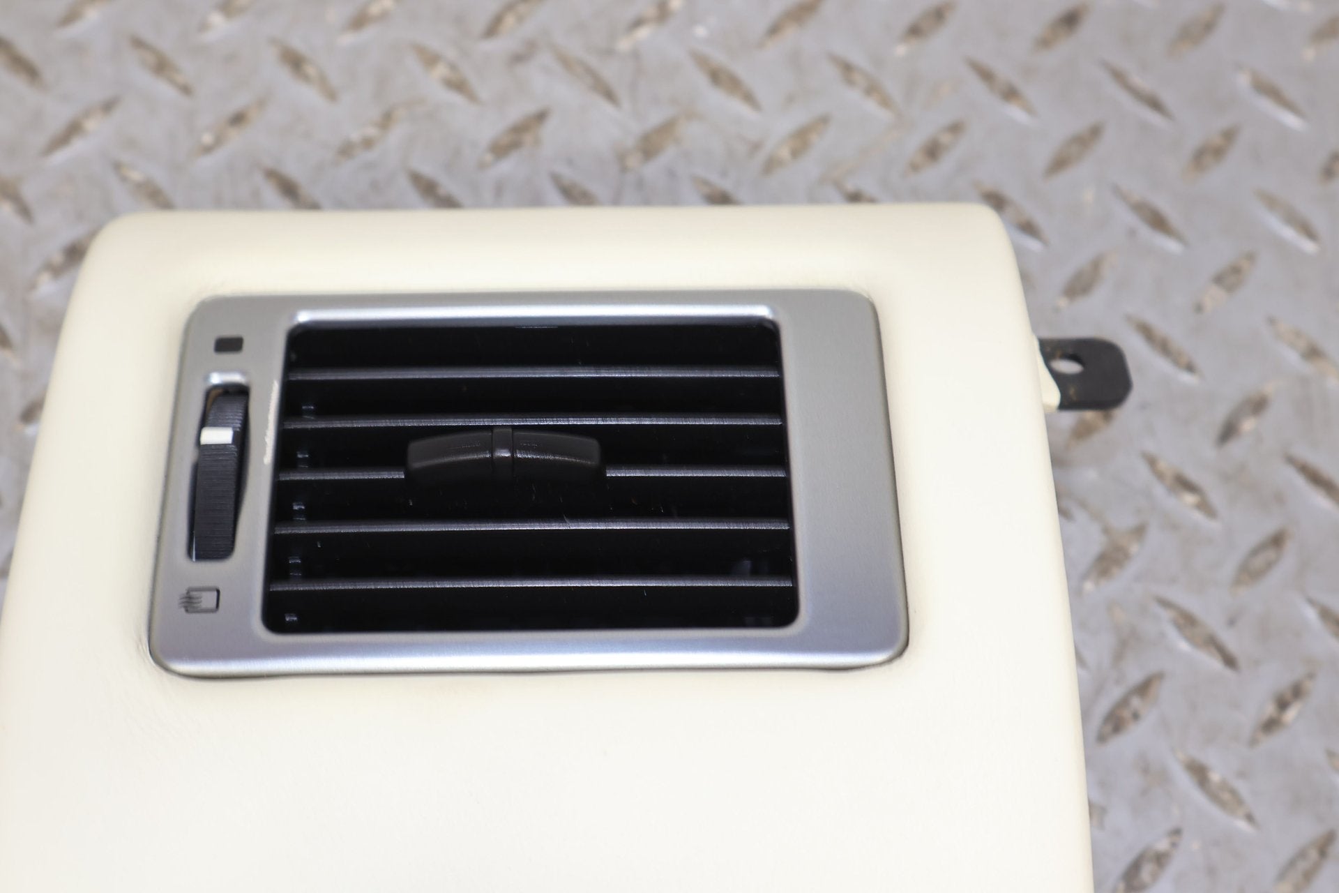 Dash Vent, 2009