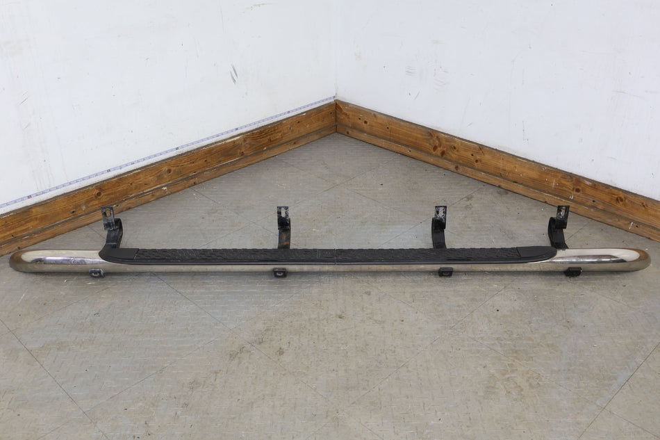 2004 Chevrolet Avalanche- Left Running Board