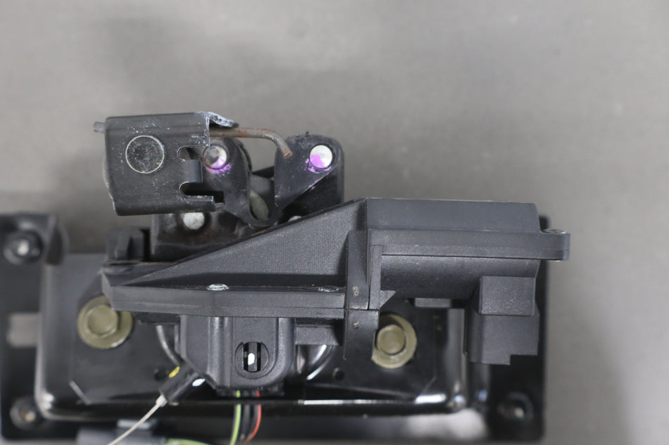 2003 Chevrolet Corvette C5- Lid Latch