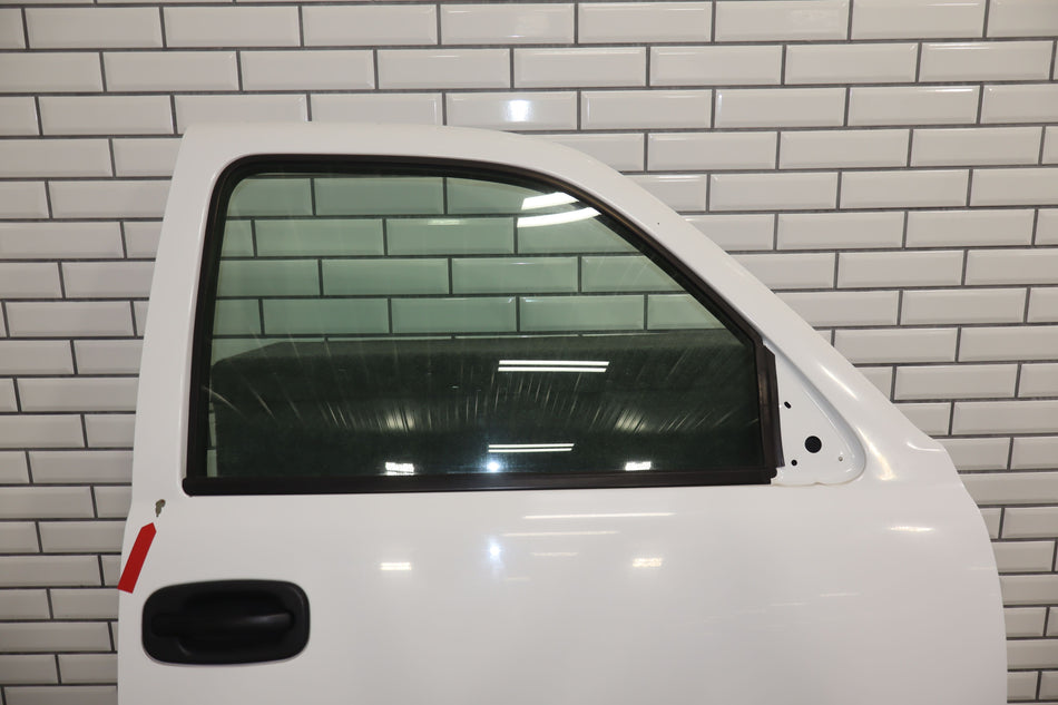 2001-2006 Chevrolet Tahoe Right Front Door White 50U 15017224
