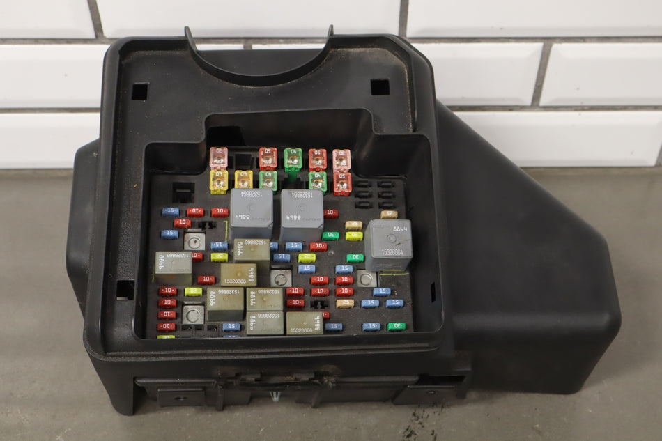 2006 Hummer H2- Engine Fuse Box
