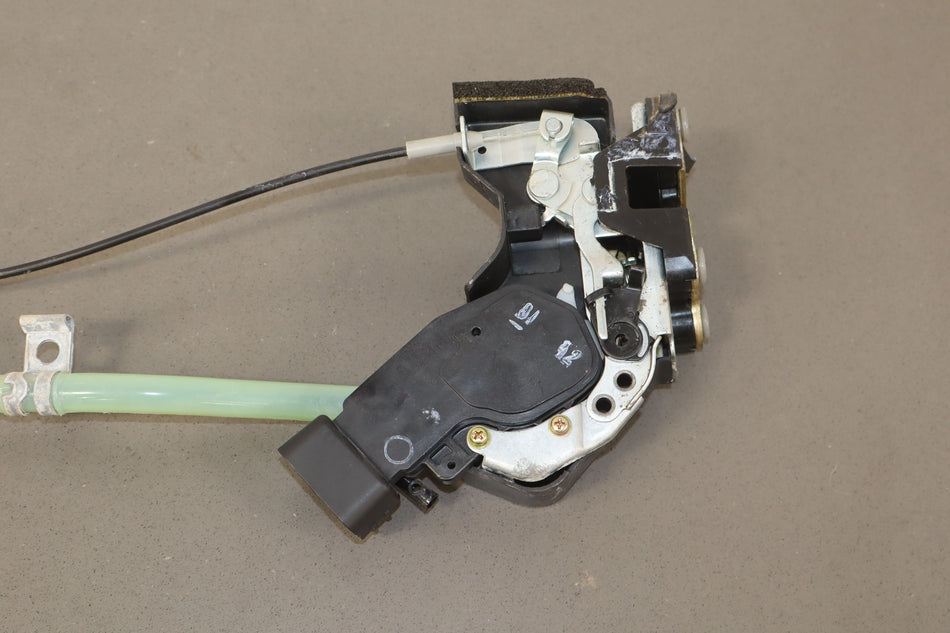 2000 Lexus LX470 J100- Right Rear Door Latch