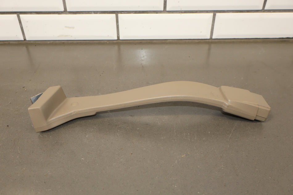 2000 Cadillac Escalade GMT400- Right Front Seat Belt Buckle