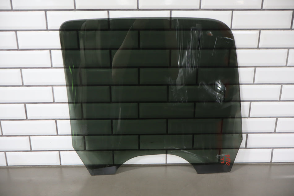 2001-2006 Chevrolet Silverado 2500 HD Right Rear Door Window 15181068 OEM