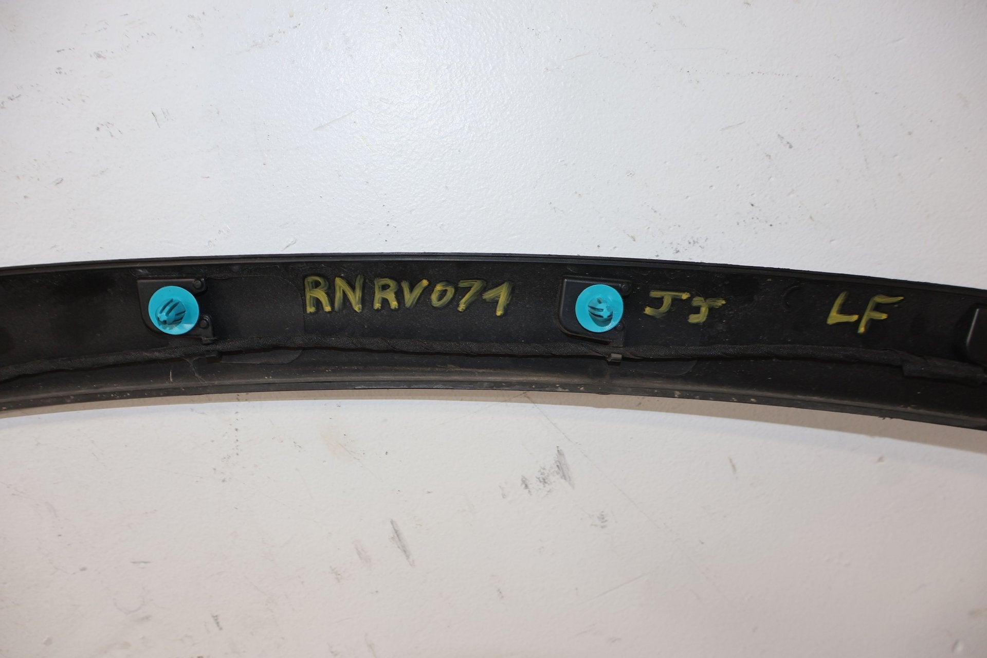 Fender Flare, 2022, Rivian, R1S