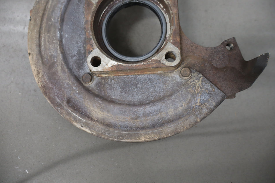 1992-1994 Chevrolet Suburban Left Front Spindle 15981178