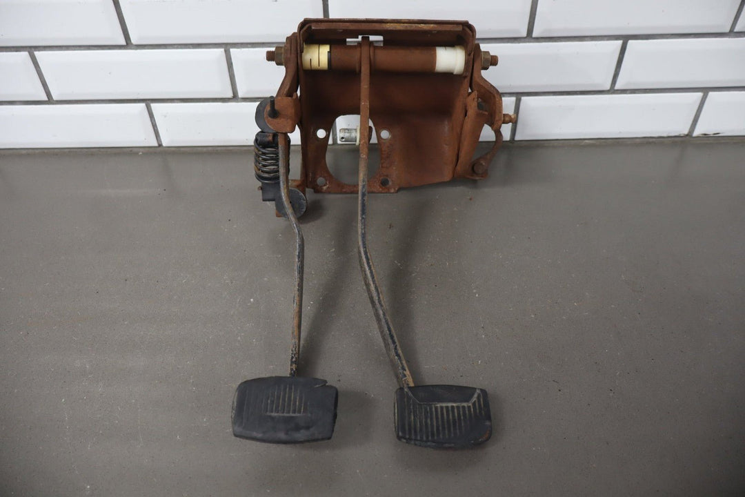 Ford F3TZ - 2455 - A Manual Clutch & Brake Pedal Assembly 1992 - 1997 F150 F250 F350