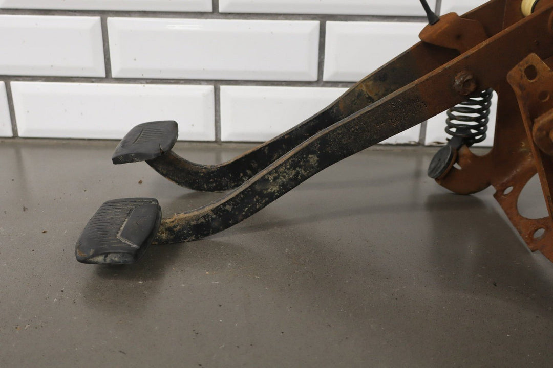 Ford F3TZ - 2455 - A Manual Clutch & Brake Pedal Assembly 1992 - 1997 F150 F250 F350