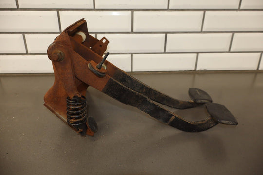 Ford F3TZ - 2455 - A Manual Clutch & Brake Pedal Assembly 1992 - 1997 F150 F250 F350