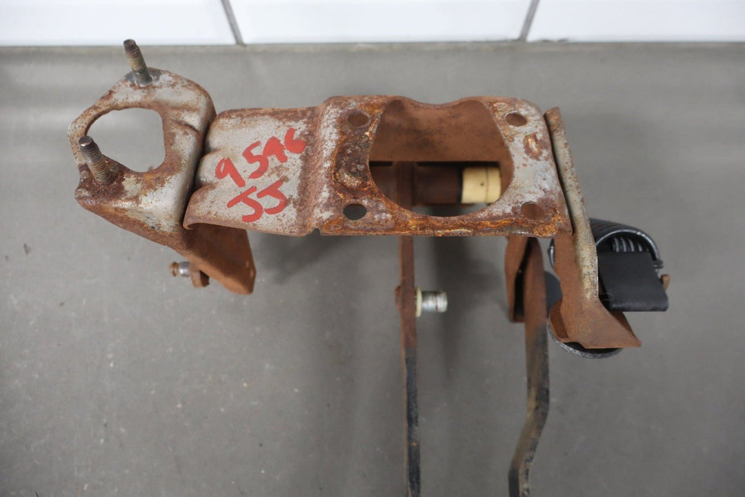 Ford F3TZ - 2455 - A Manual Clutch & Brake Pedal Assembly 1992 - 1997 F150 F250 F350