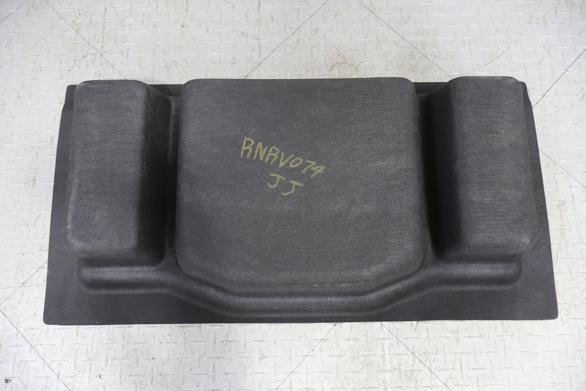 Front Carpet, 2022, Rivian, R1S