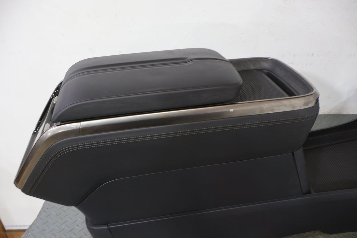 Front Console, 2022, Rivian, R1S