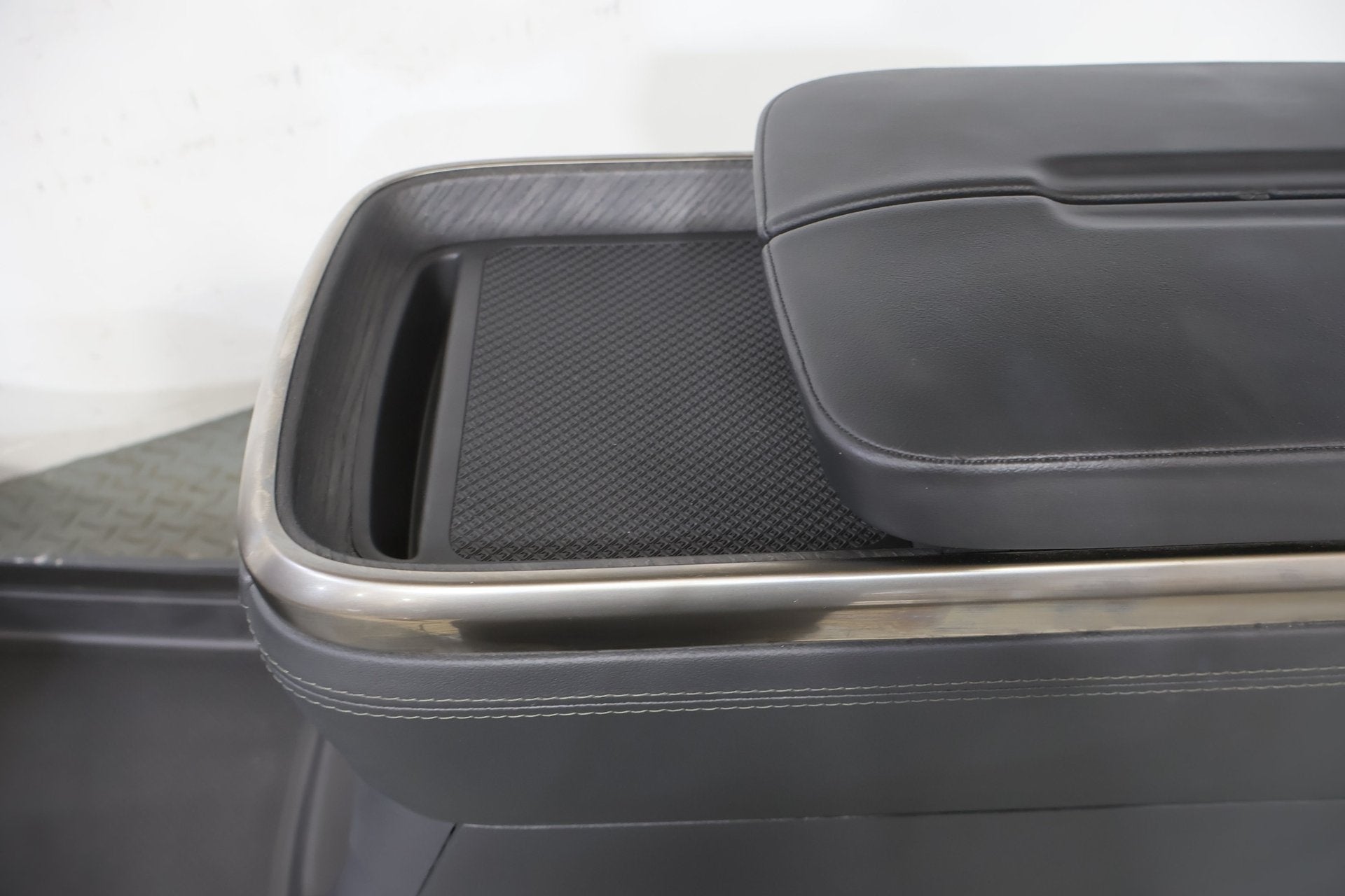 Front Console, 2022, Rivian, R1S