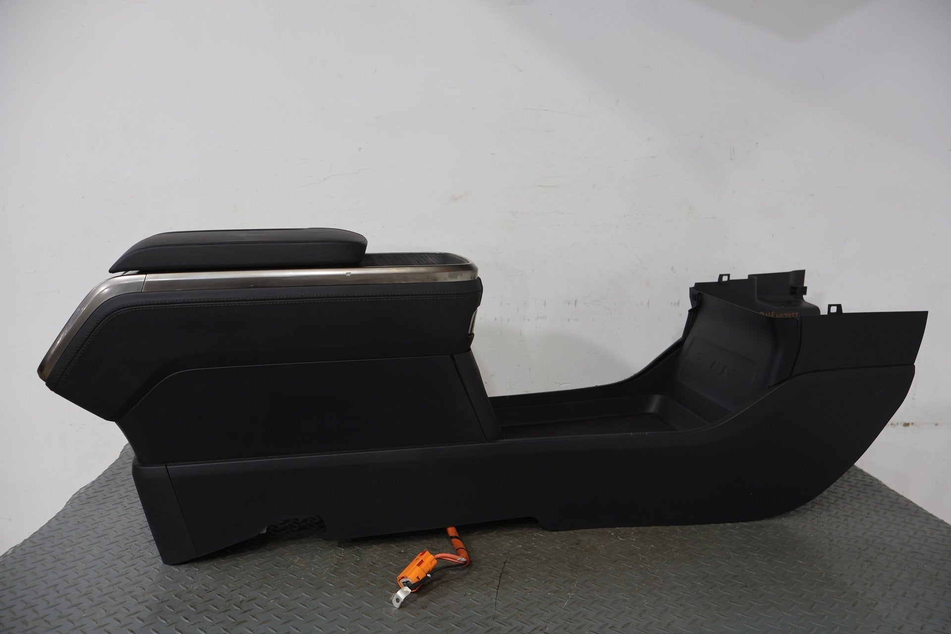 Front Console, 2022, Rivian, R1S
