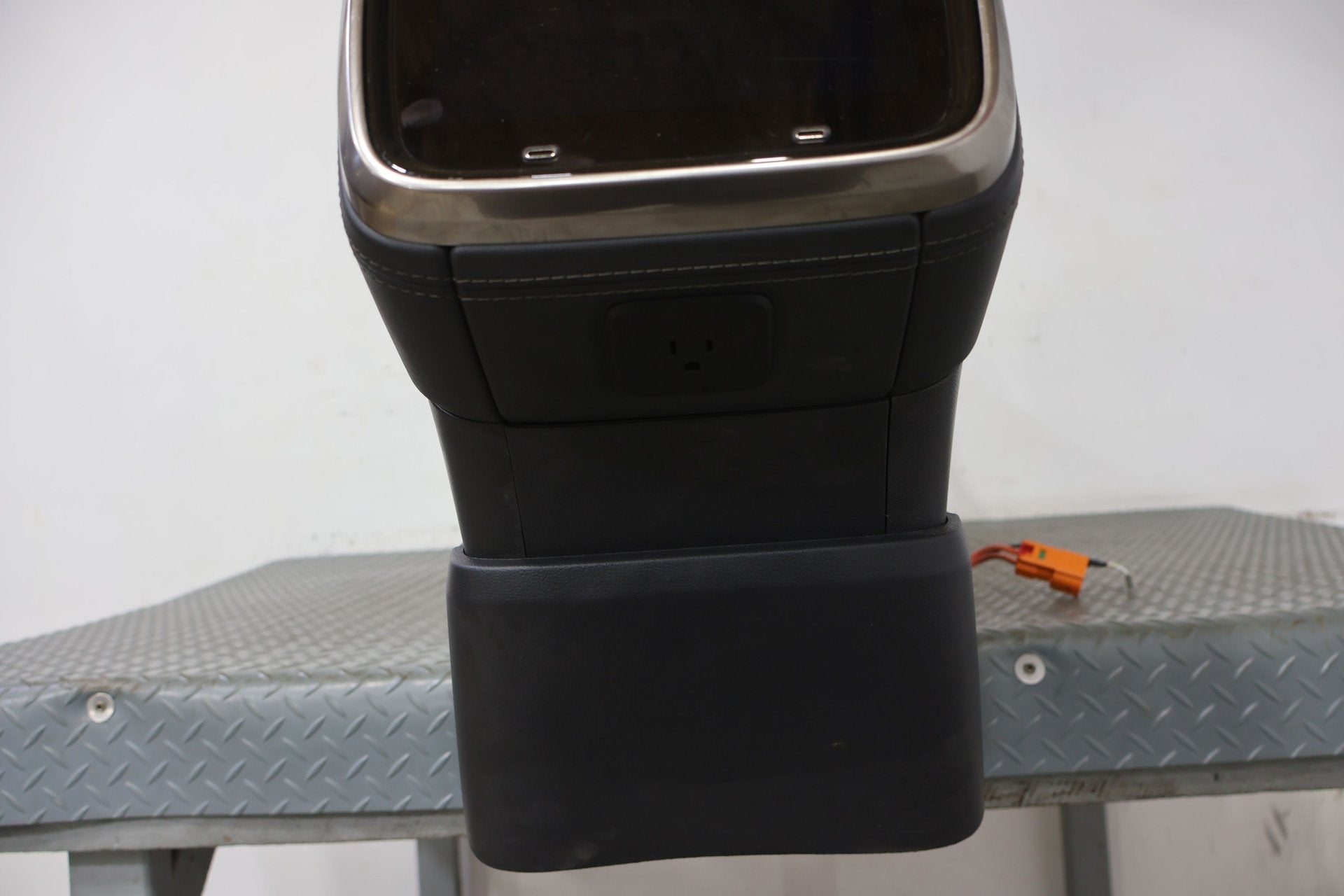 Front Console, 2022, Rivian, R1S