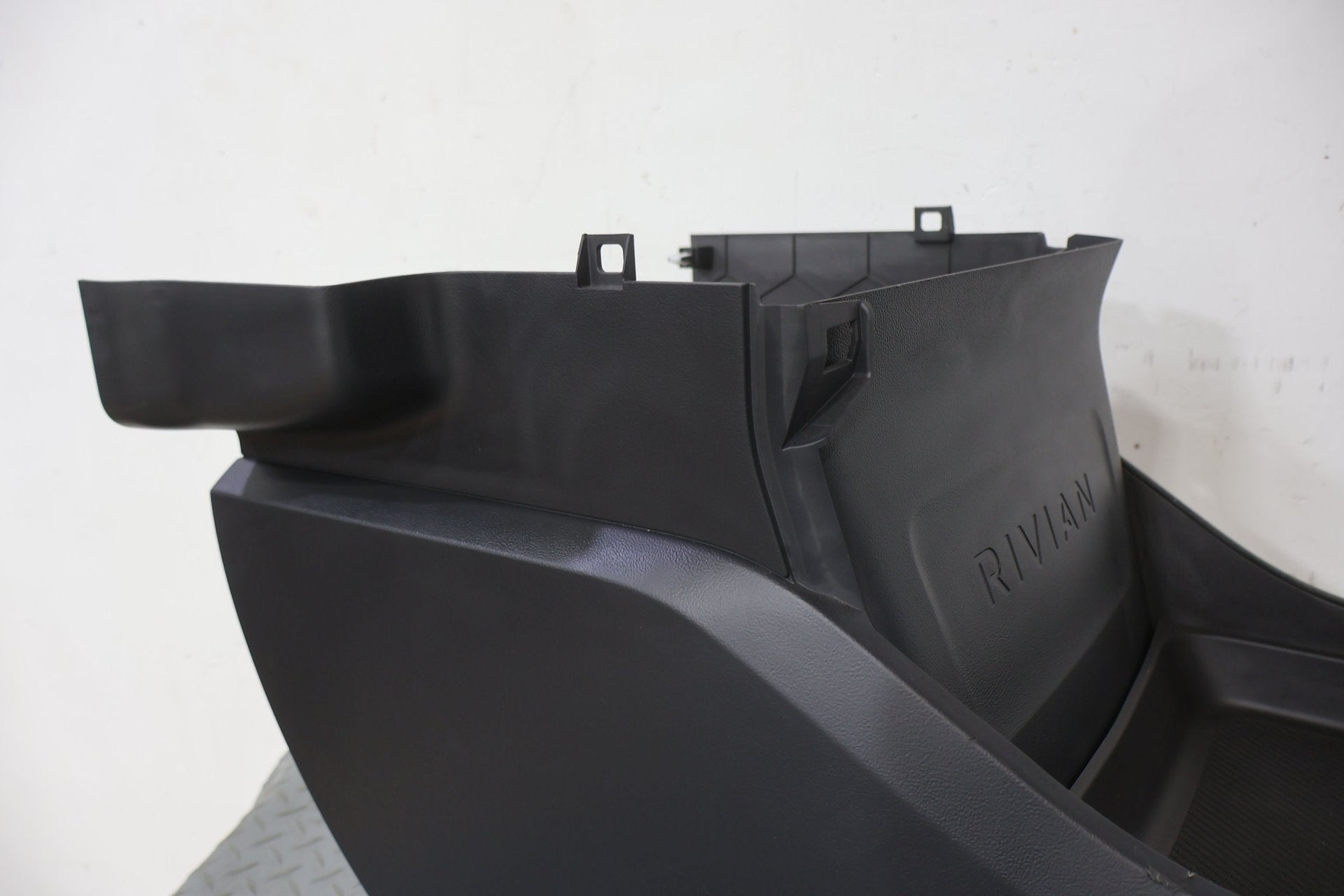 Front Console, 2022, Rivian, R1S