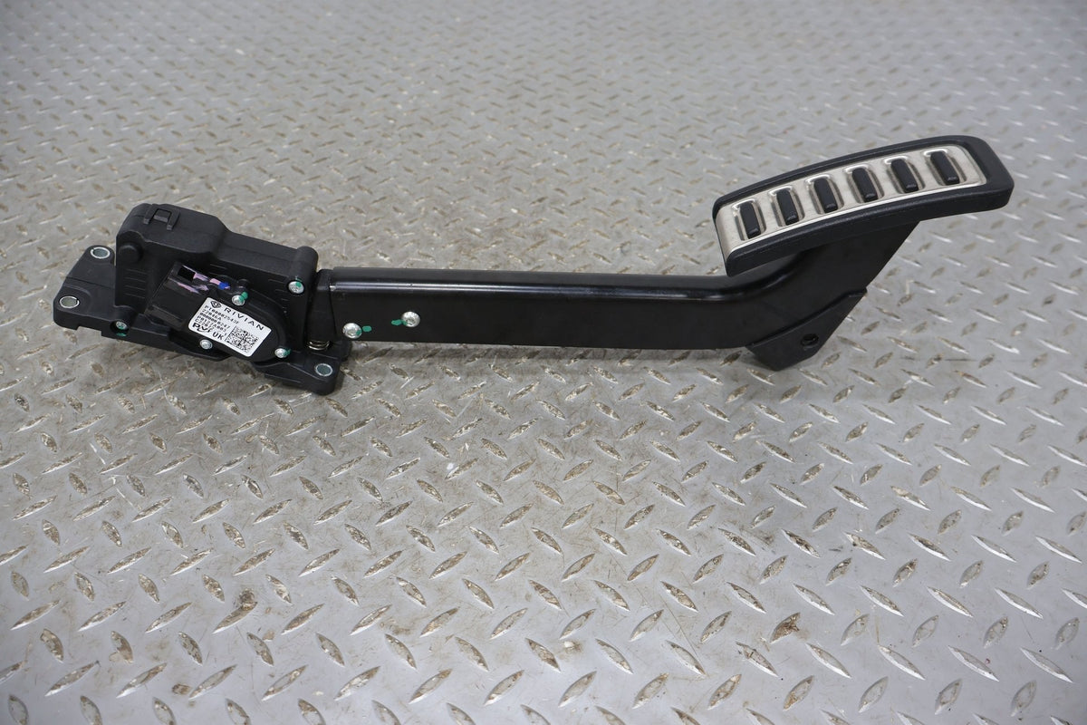 Gas Pedal, 2022, Rivian, R1S
