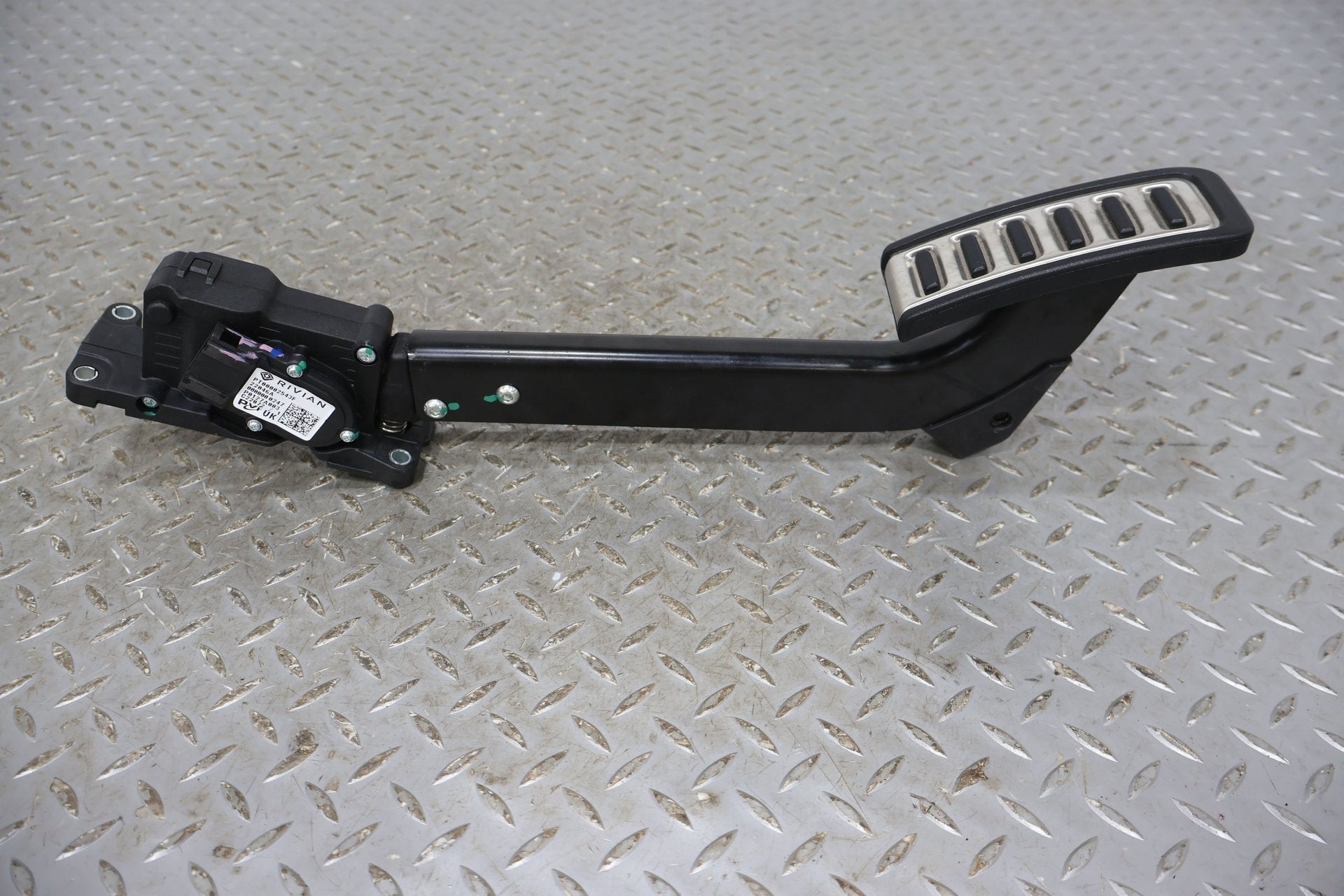 Gas Pedal, 2022, Rivian, R1S