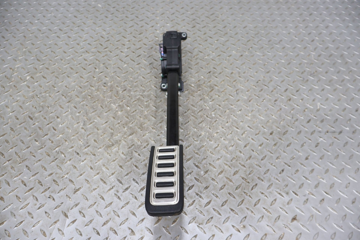 Gas Pedal, 2022, Rivian, R1S