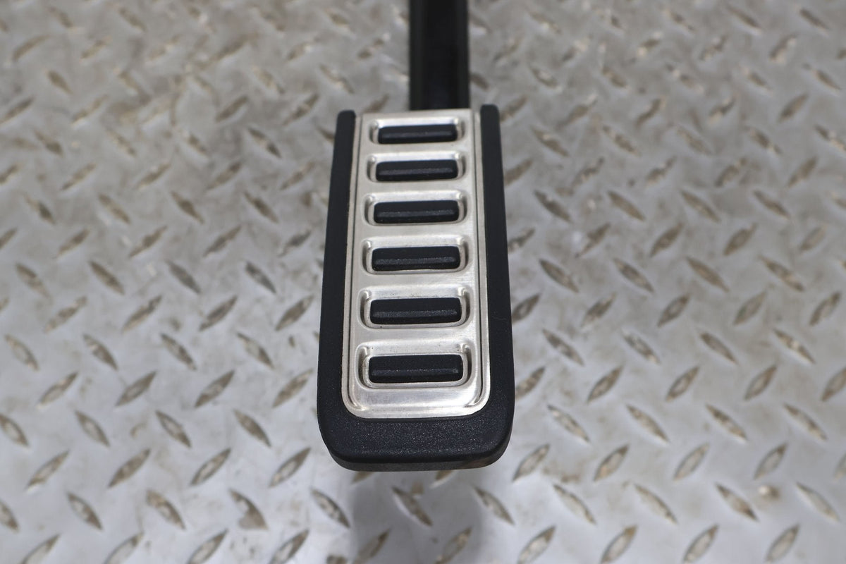 Gas Pedal, 2022, Rivian, R1S