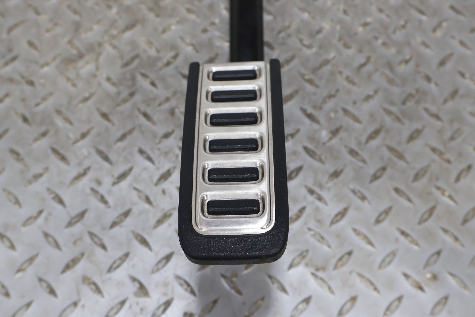 Gas Pedal, 2022, Rivian, R1S