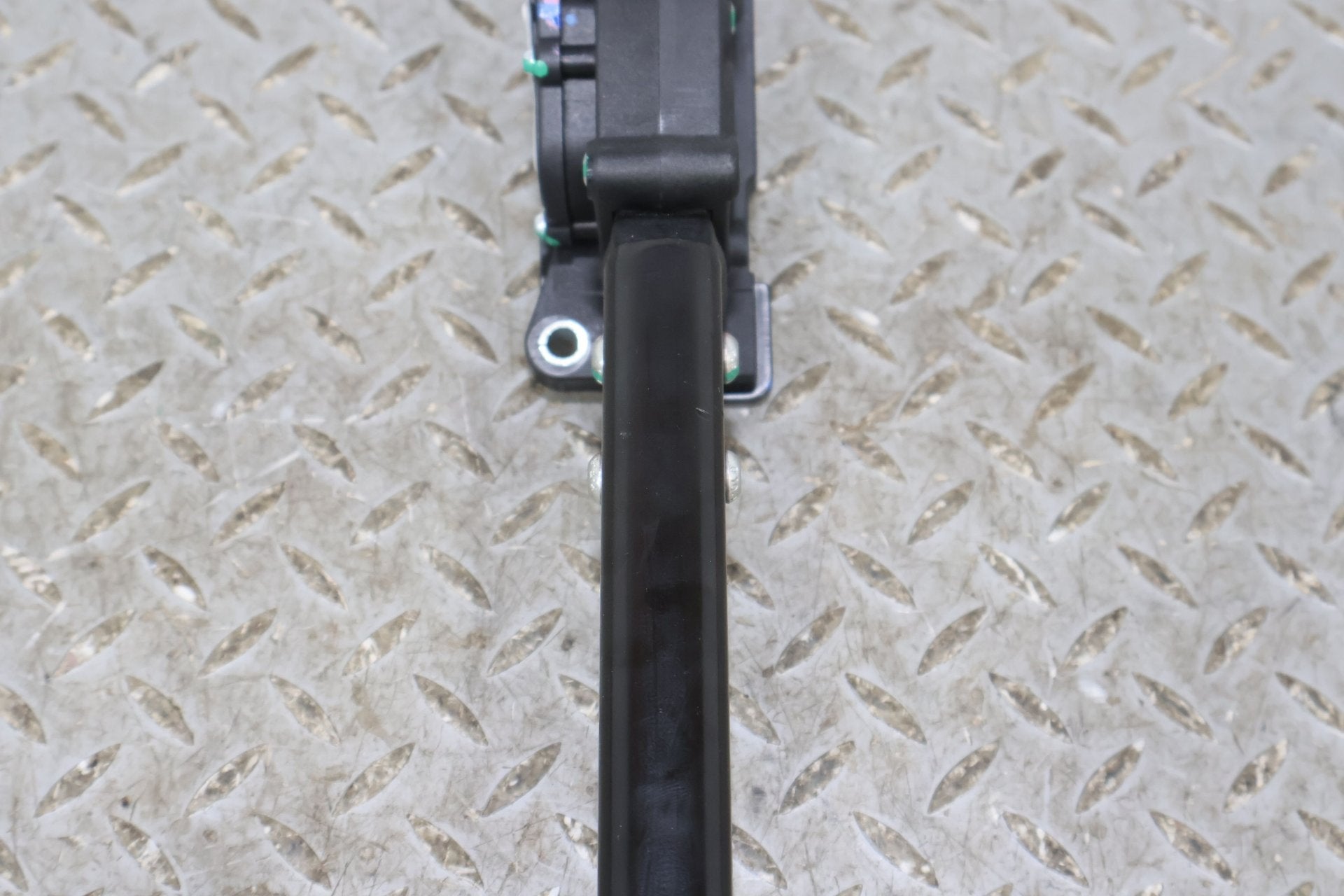 Gas Pedal, 2022, Rivian, R1S