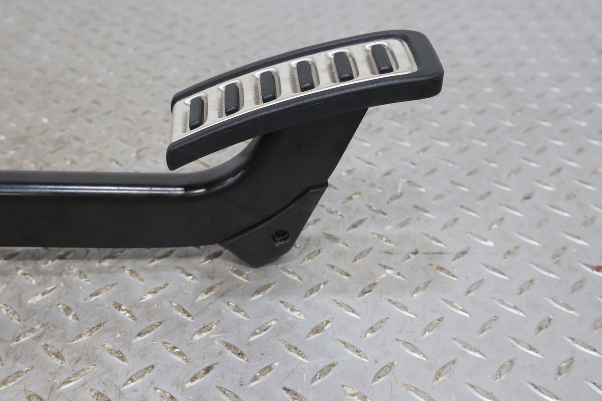 Gas Pedal, 2022, Rivian, R1S