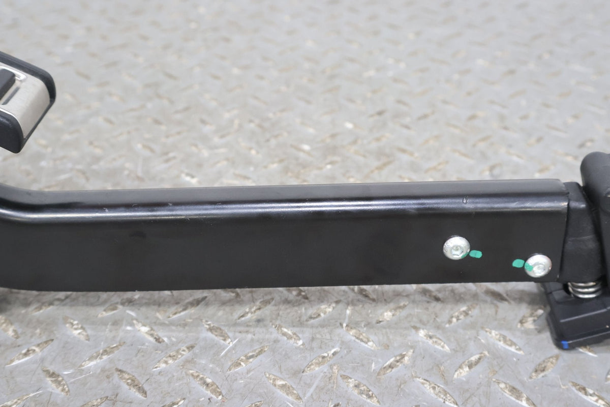 Gas Pedal, 2022, Rivian, R1S