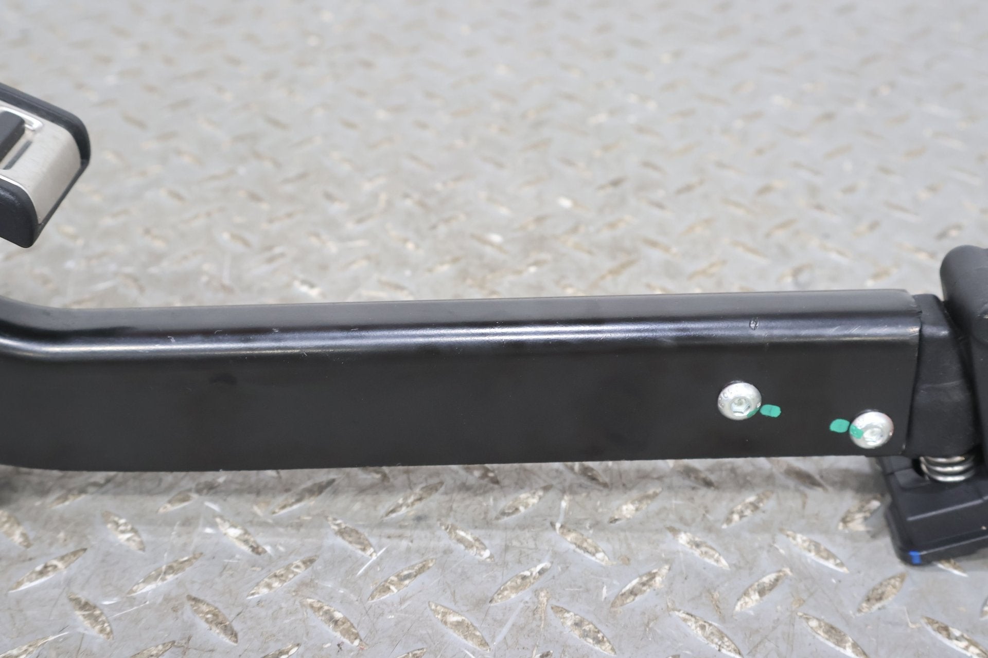 Gas Pedal, 2022, Rivian, R1S