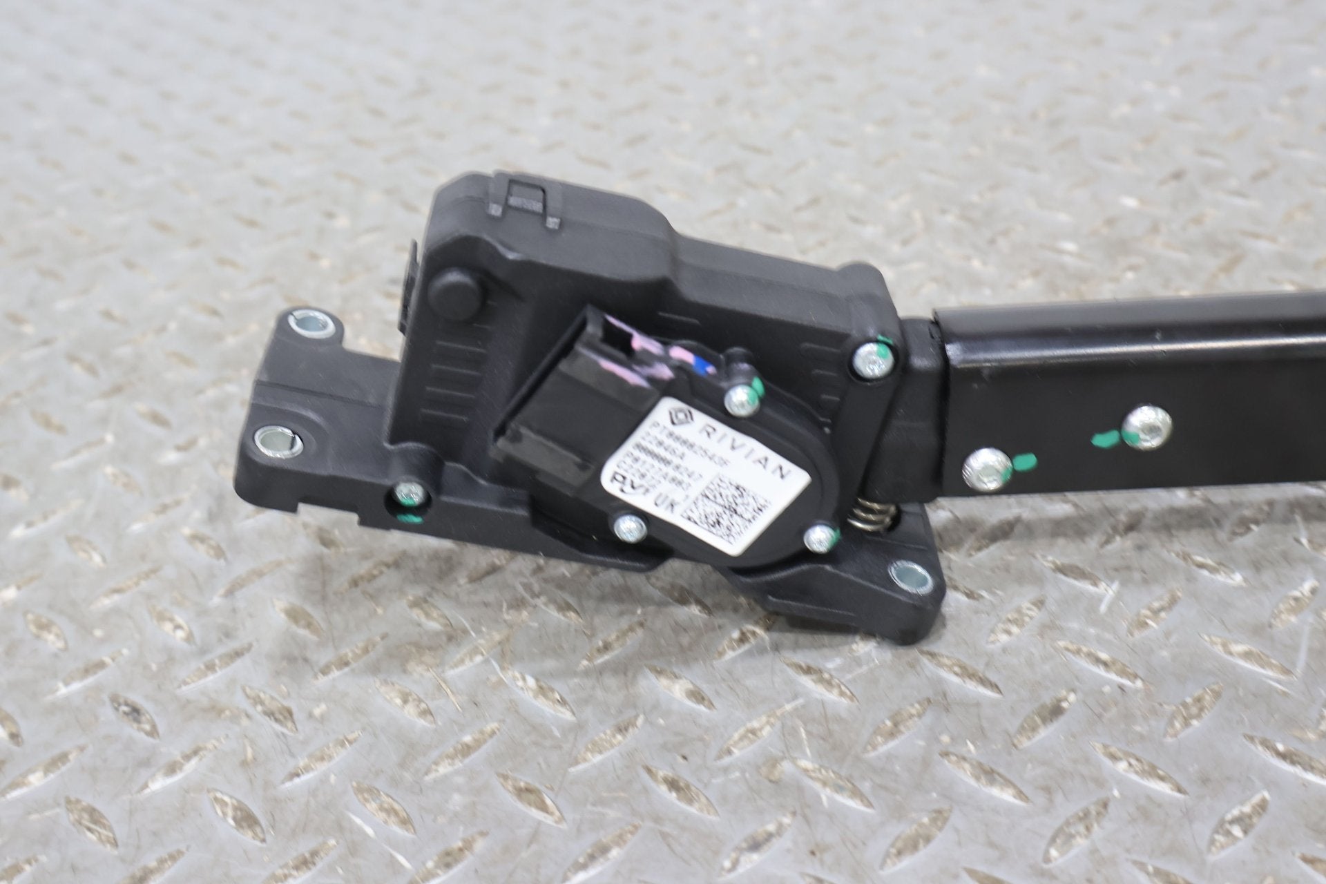 Gas Pedal, 2022, Rivian, R1S