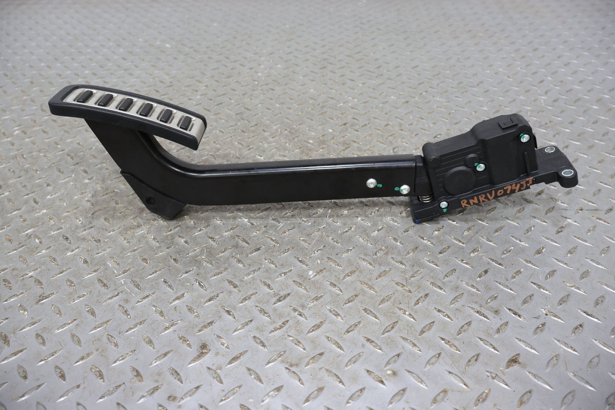 Gas Pedal, 2022, Rivian, R1S