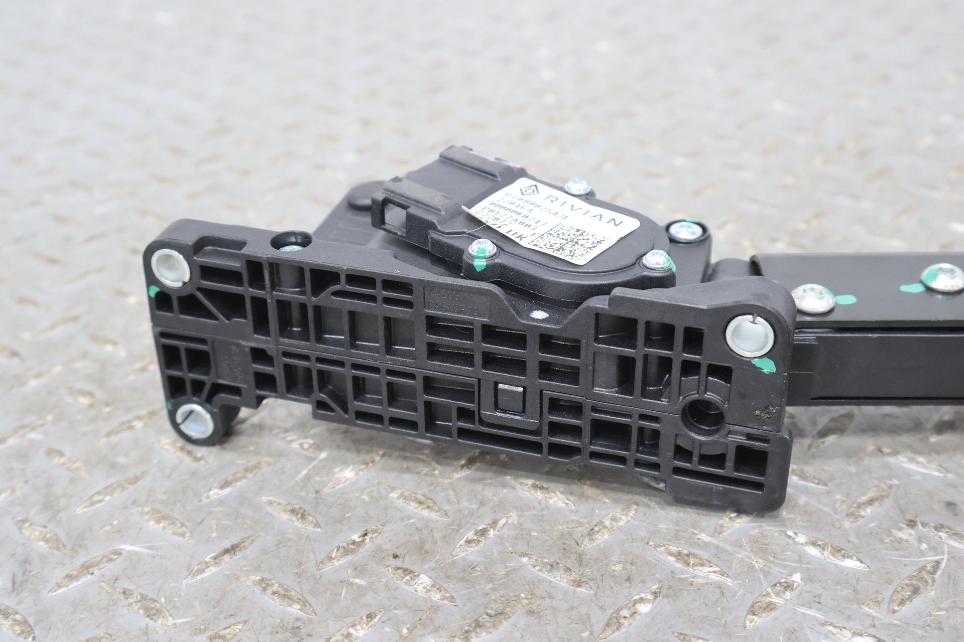 Gas Pedal, 2022, Rivian, R1S