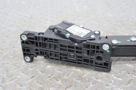 Gas Pedal, 2022, Rivian, R1S