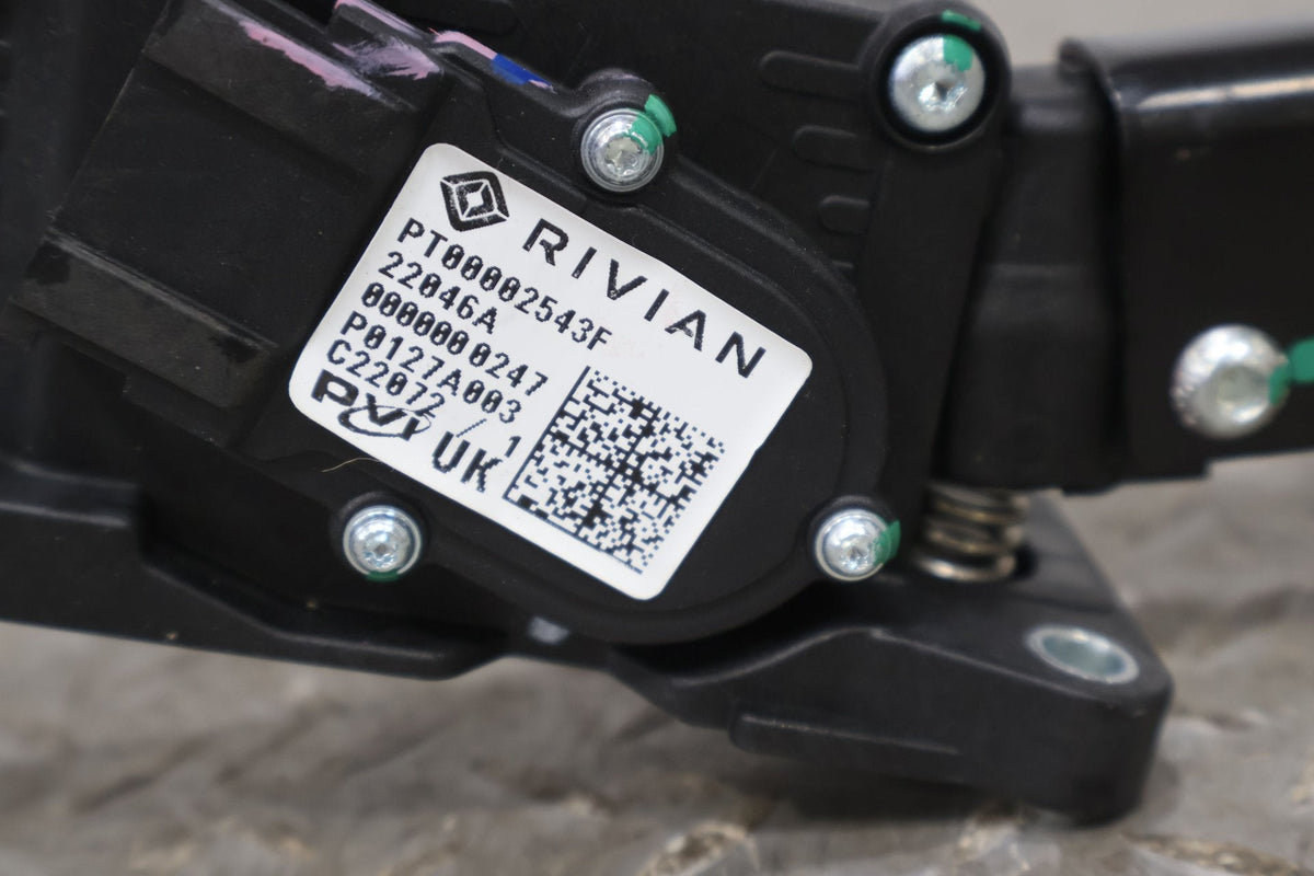 Gas Pedal, 2022, Rivian, R1S