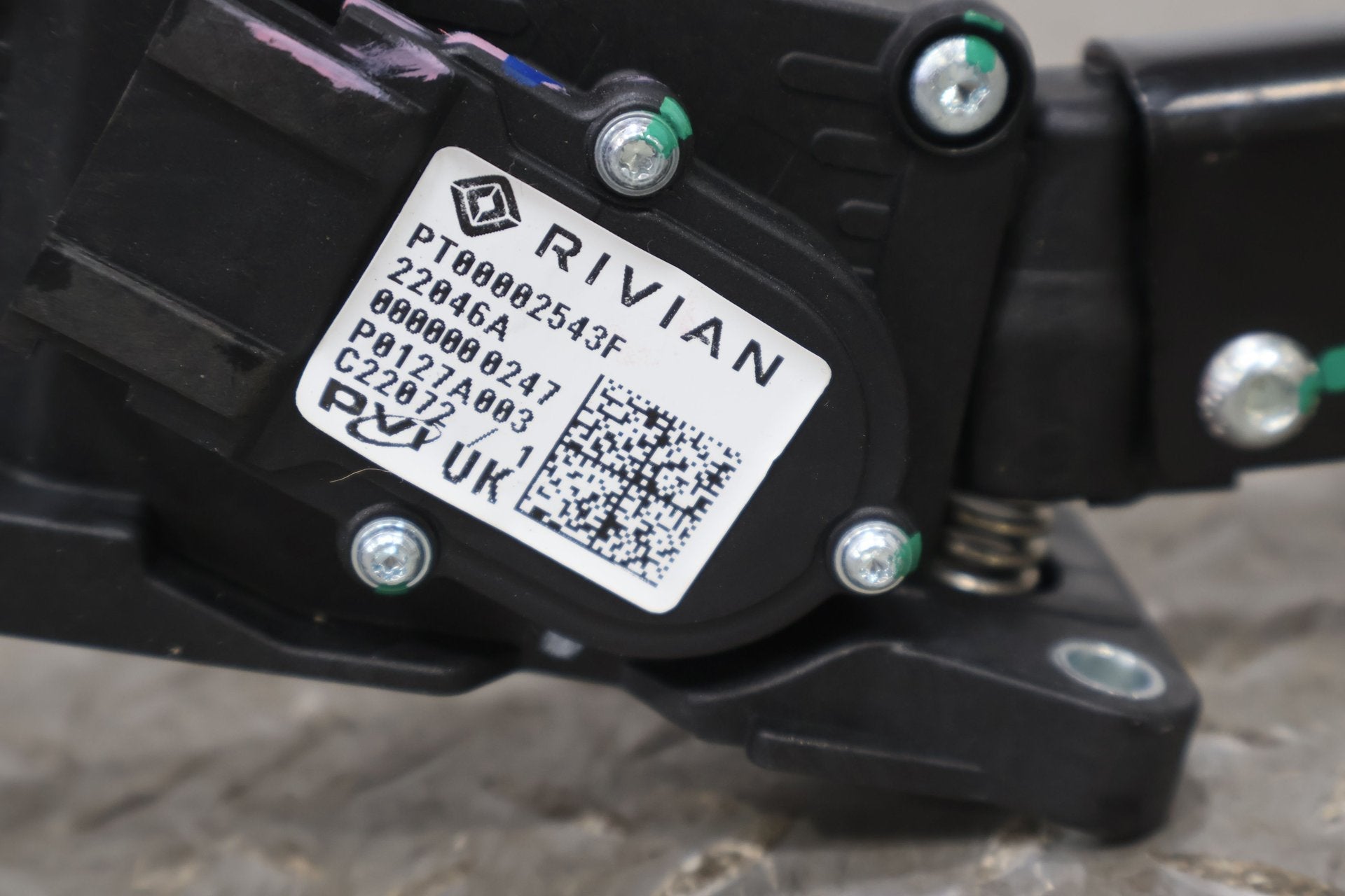 Gas Pedal, 2022, Rivian, R1S