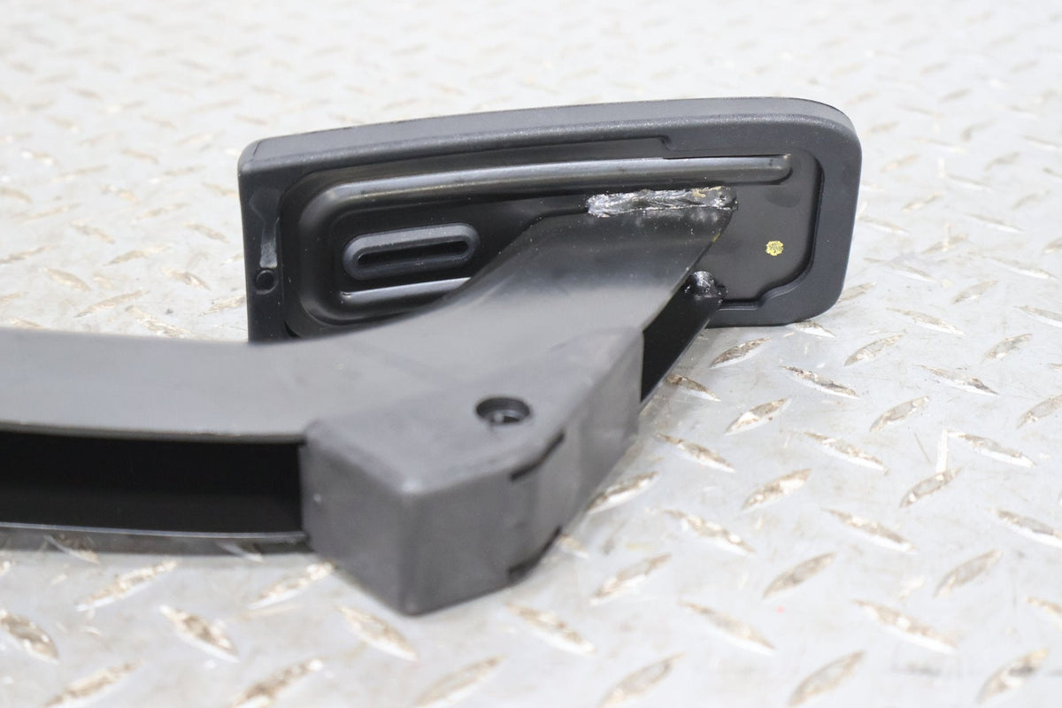 Gas Pedal, 2022, Rivian, R1S