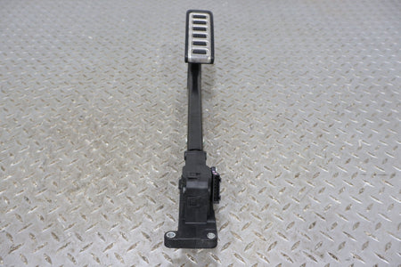 Gas Pedal, 2022, Rivian, R1S
