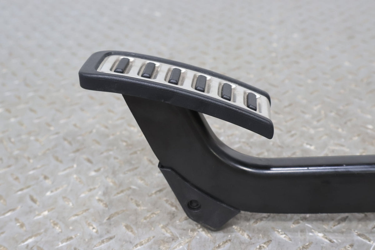 Gas Pedal, 2022, Rivian, R1S