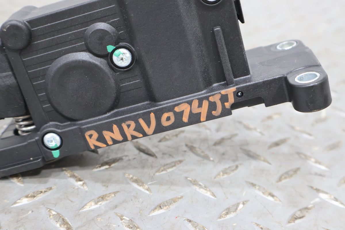 Gas Pedal, 2022, Rivian, R1S
