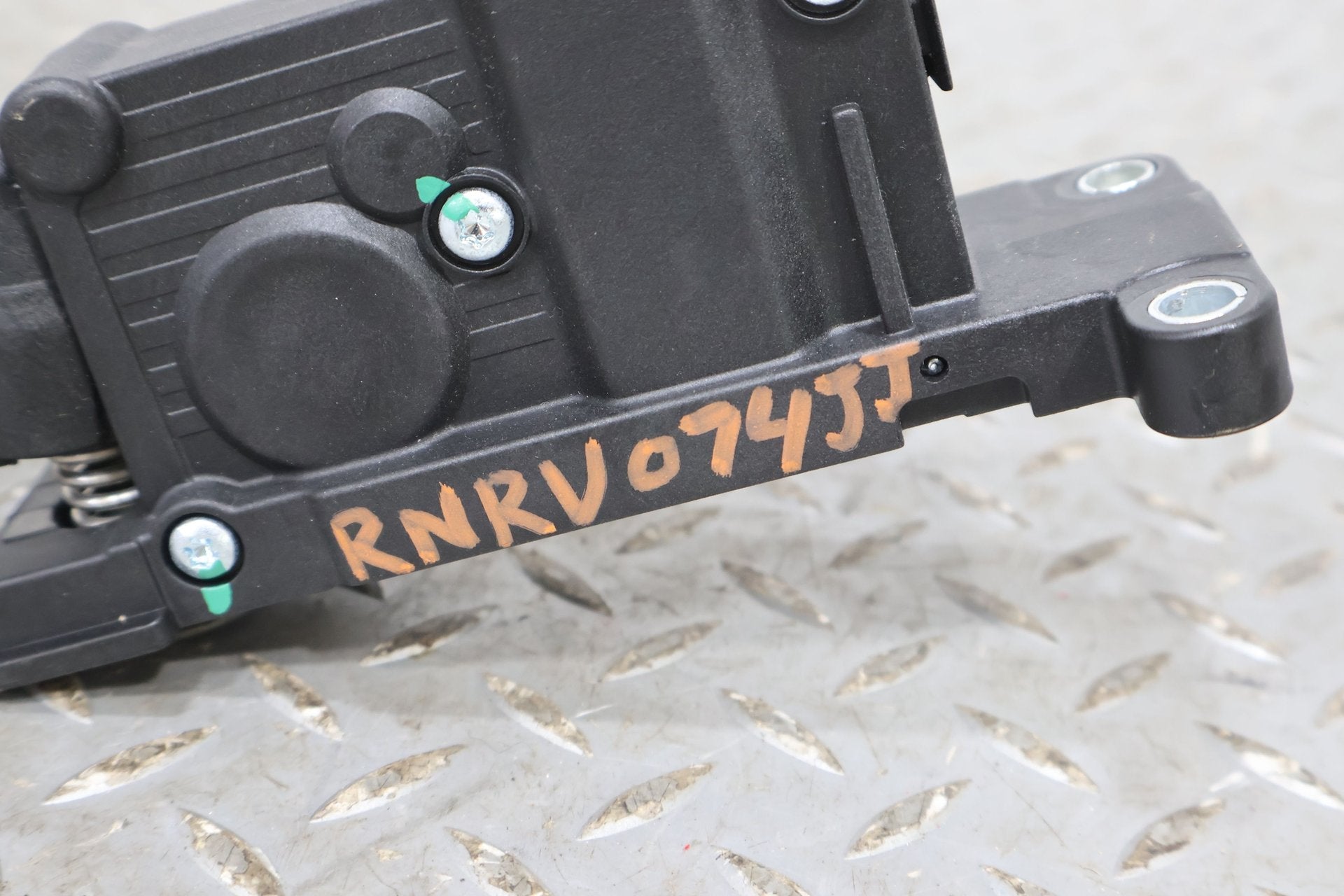 Gas Pedal, 2022, Rivian, R1S