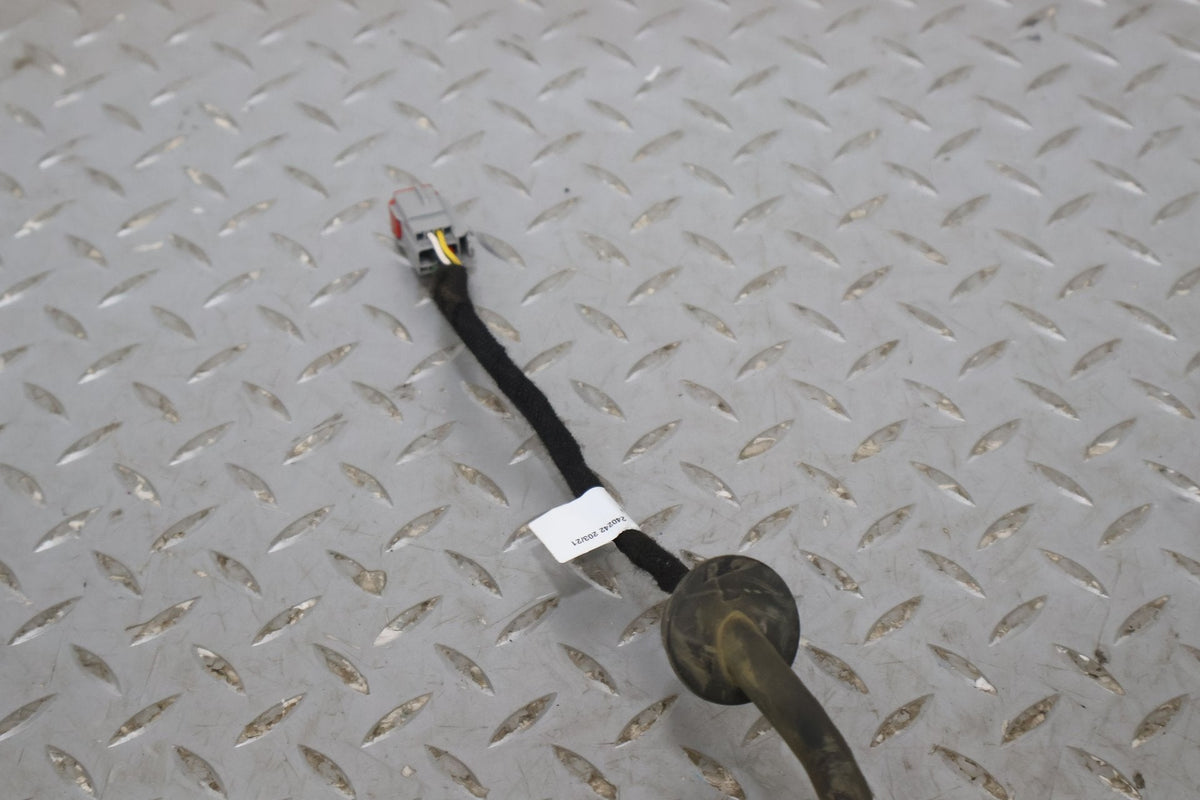 Hatch Strut, 2022, Rivian, R1S