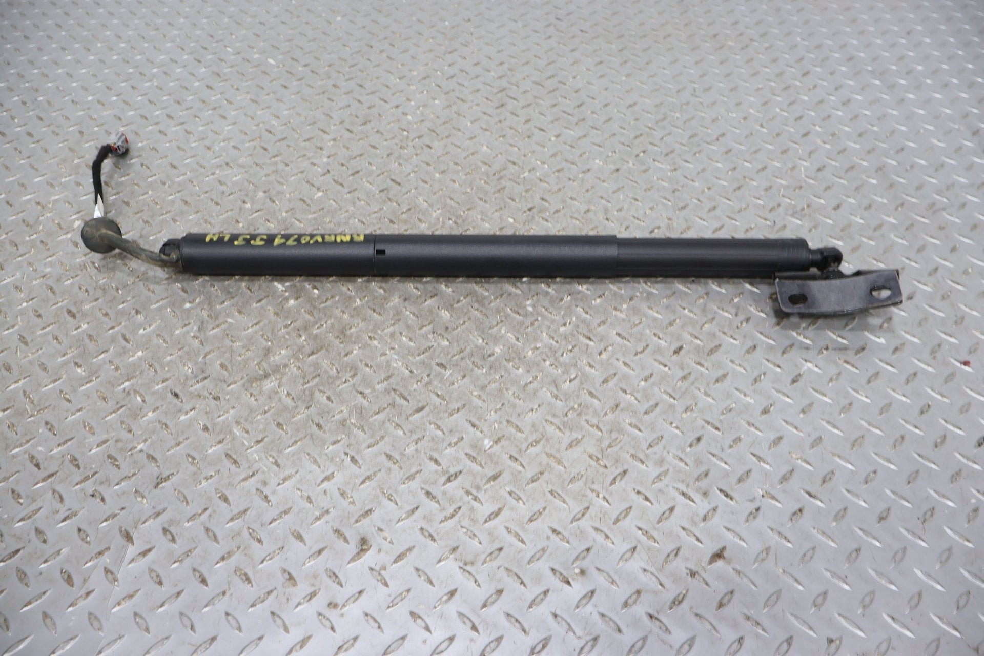 Hatch Strut, 2022, Rivian, R1S