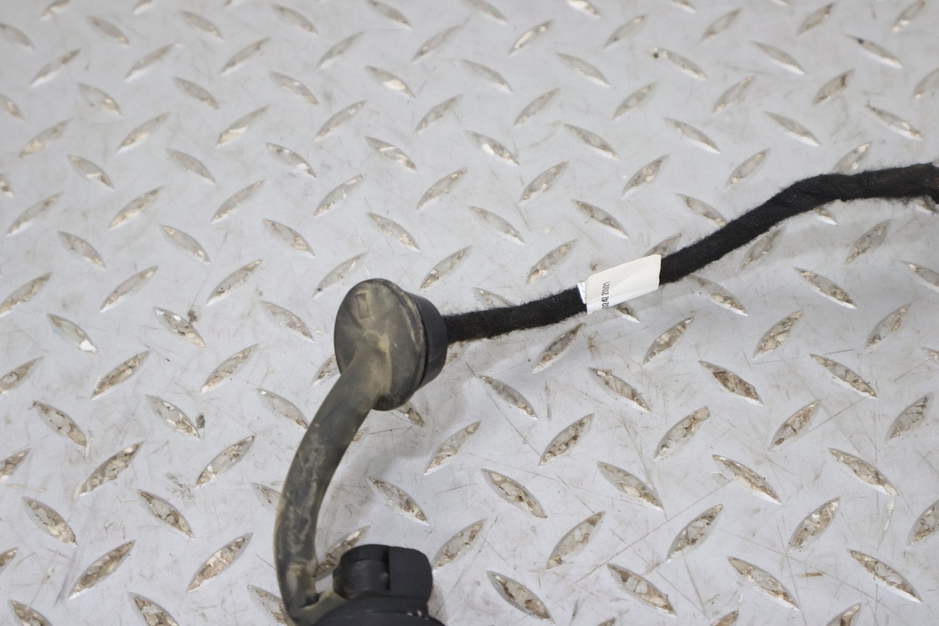 Hatch Strut, 2022, Rivian, R1S