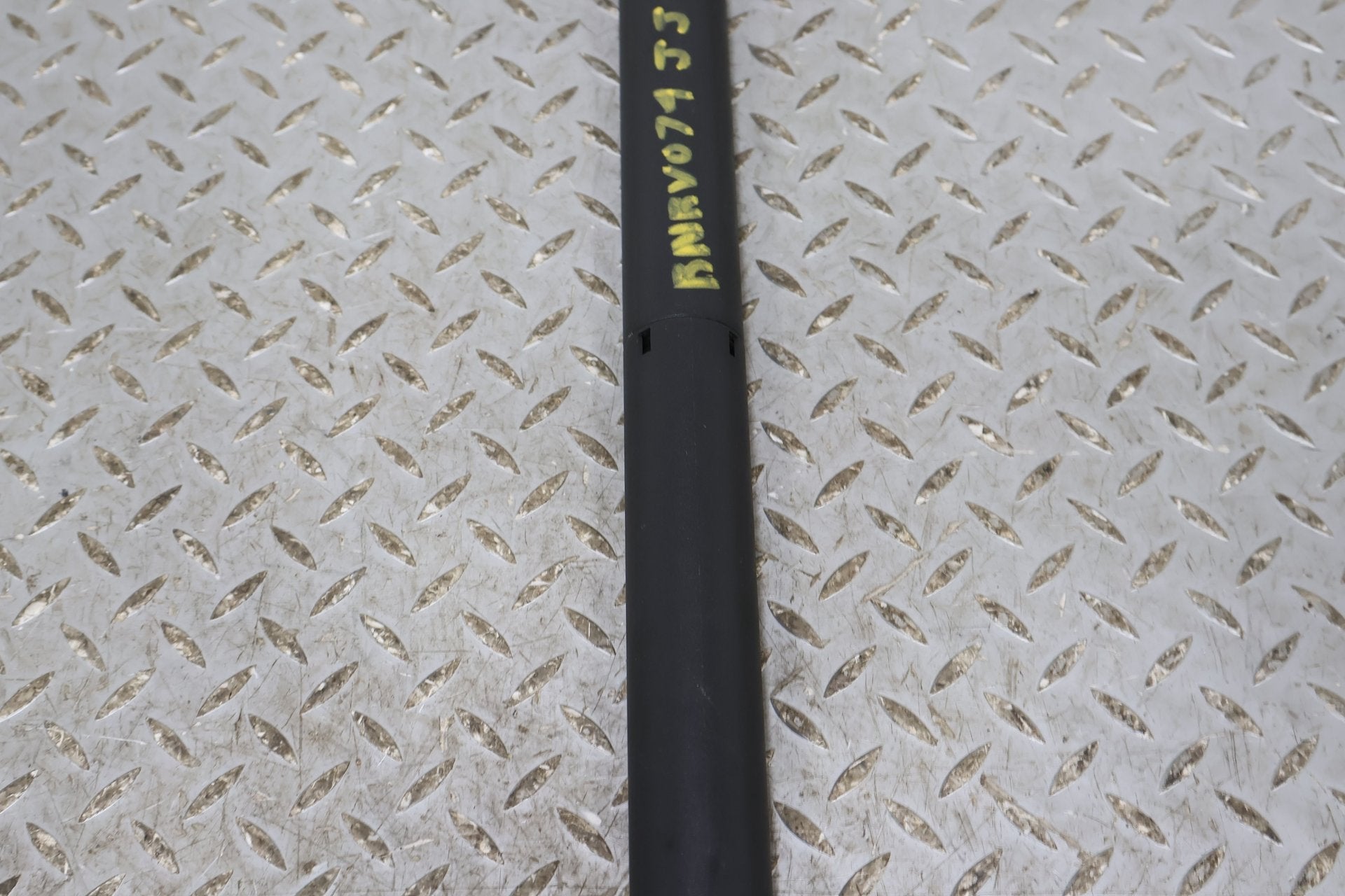 Hatch Strut, 2022, Rivian, R1S