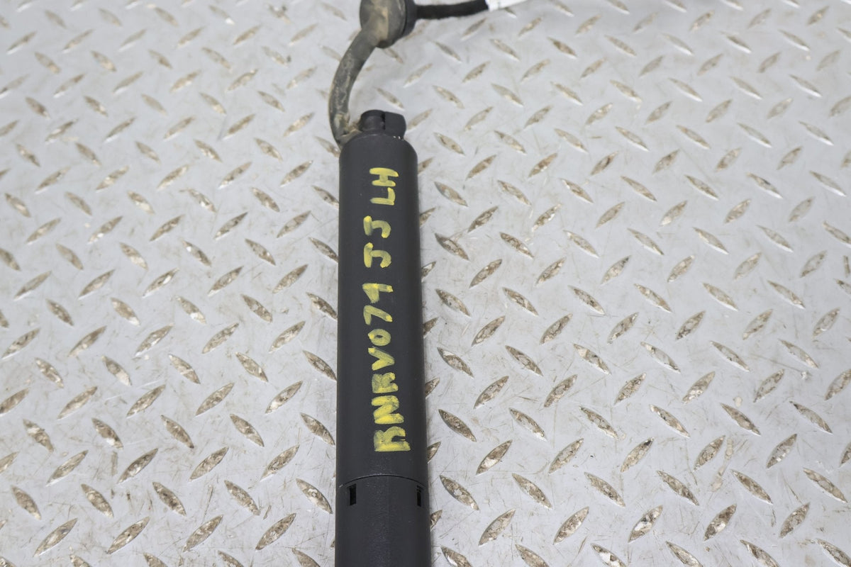 Hatch Strut, 2022, Rivian, R1S