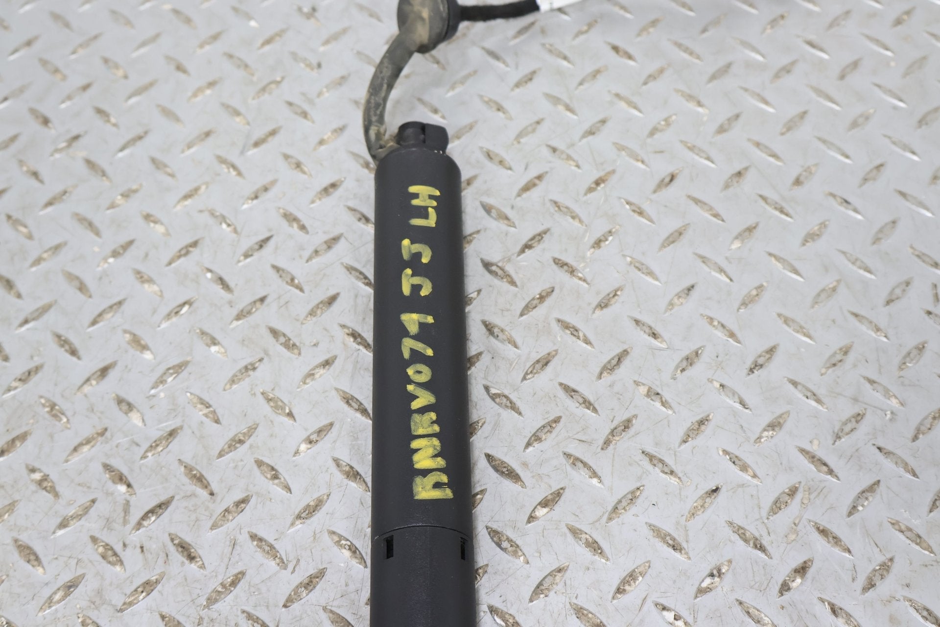 Hatch Strut, 2022, Rivian, R1S