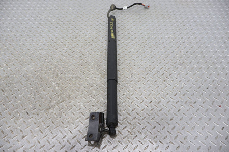 Hatch Strut, 2022, Rivian, R1S