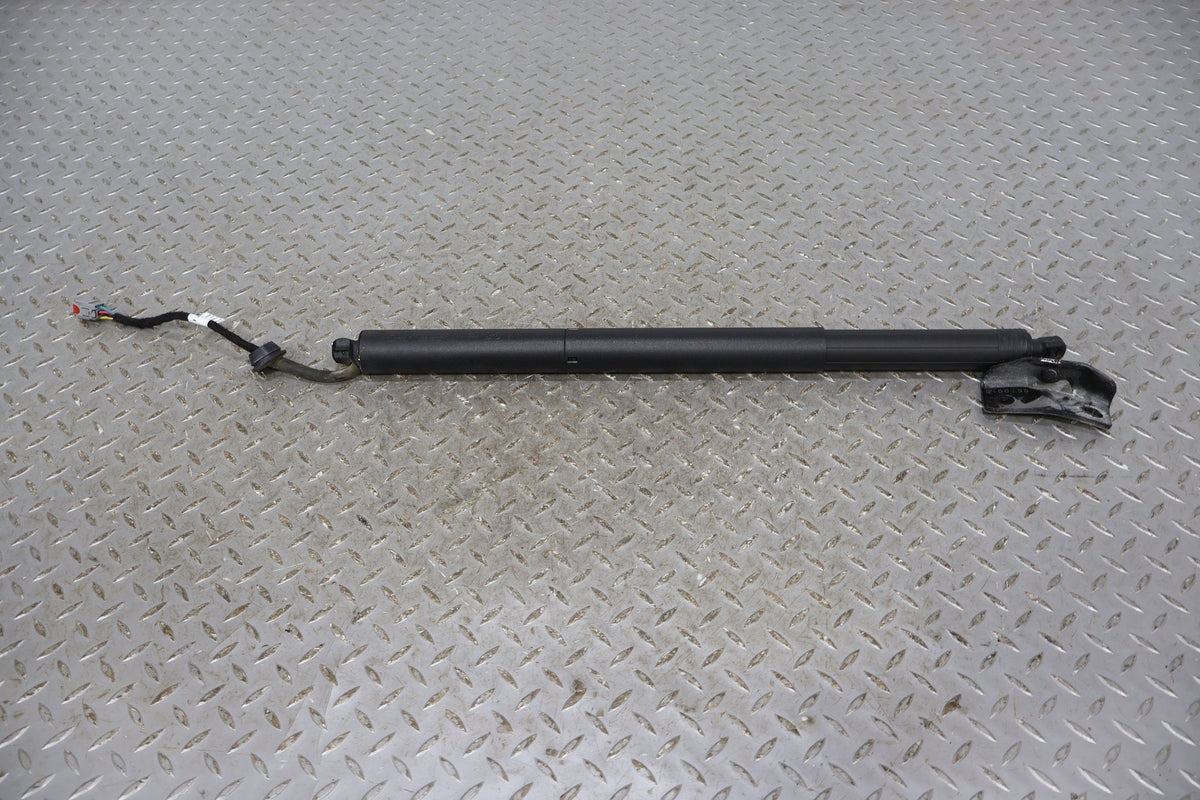 Hatch Strut, 2022, Rivian, R1S