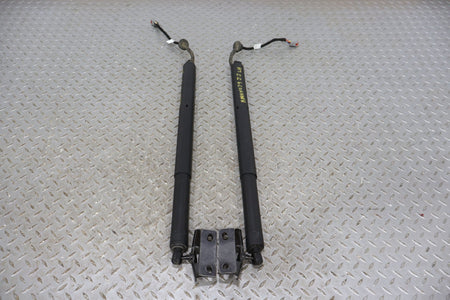 Hatch Strut, 2022, Rivian, R1S
